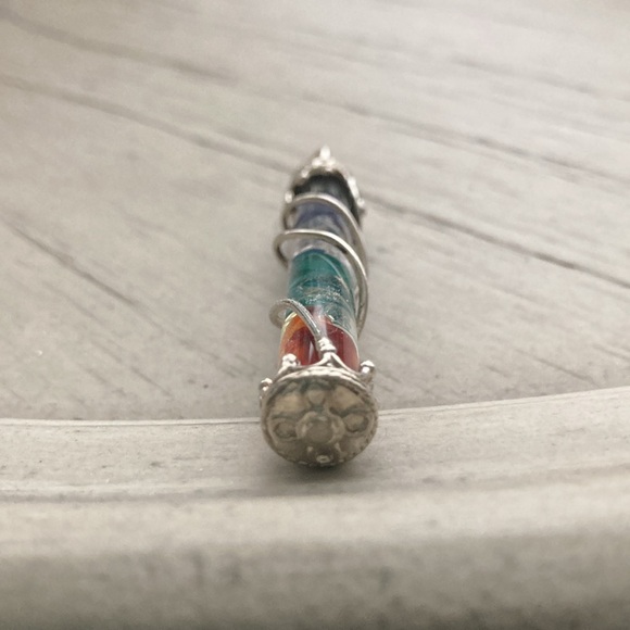 Long pendant holding stones - Picture 3 of 6